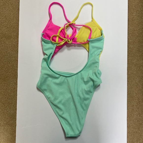 Ribbed Color Block One Piece Swimsuit - Picture 2 of 7